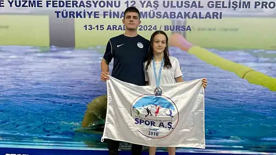 Kayserili yüzücü A1 barajını aştı