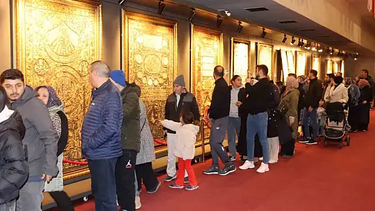 Kayserililer iftarın ardından 'Kutsal Emanetler'e koştu