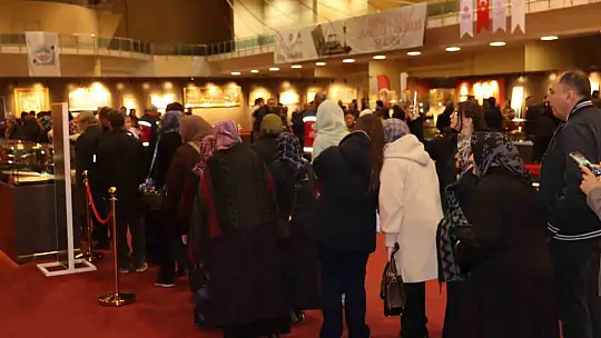 Kayserililer iftarın ardından 'Kutsal Emanetler'e koştu