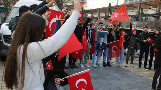 Kayserililerden Türk Bayrağı'na yapılan saldırıya tepki