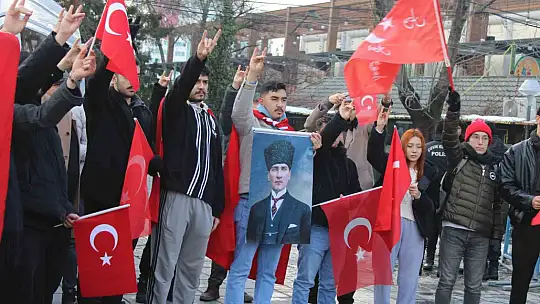 Kayserililerden Türk Bayrağı'na yapılan saldırıya tepki