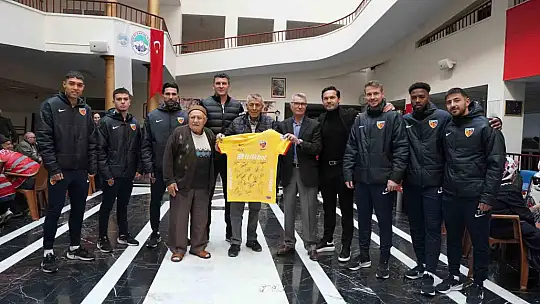 Kayserispor'dan yaşlılara moral ziyareti