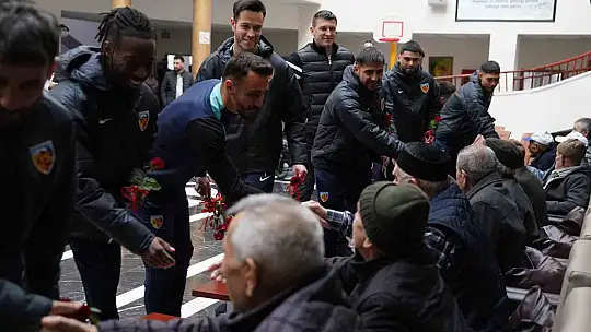 Kayserispor'dan yaşlılara moral ziyareti