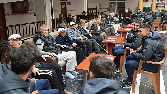 Kayserispor'dan yaşlılara moral ziyareti
