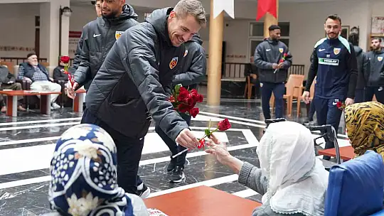 Kayserispor'dan yaşlılara moral ziyareti