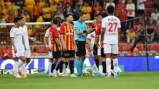 Kayserispor'un 16 maçında 12 hakem düdük çaldı