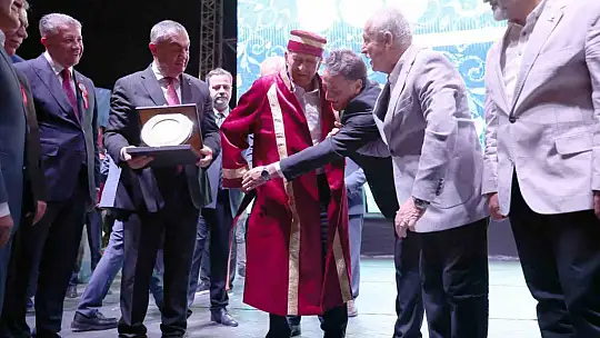 KAYSO'nun Yılın Ahisi Mustafa Suat Köylüoğlu haftan giydi