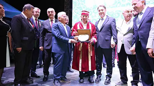 KAYSO'nun Yılın Ahisi Mustafa Suat Köylüoğlu haftan giydi