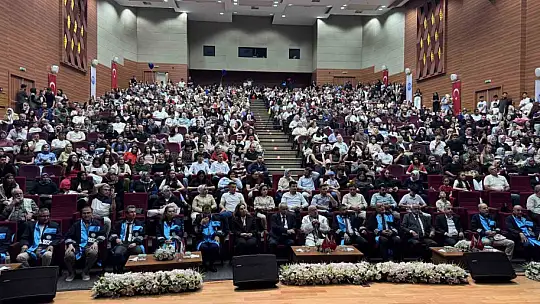 KAYÜ'de 'sadakat yeminli' mezuniyet