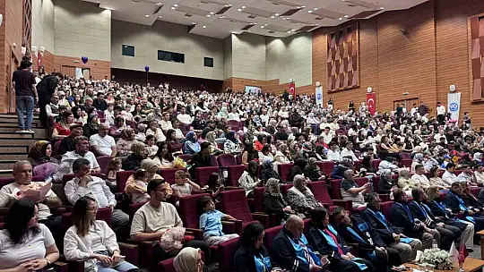KAYÜ'de 'sadakat yeminli' mezuniyet