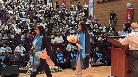 KAYÜ'de 'sadakat yeminli' mezuniyet