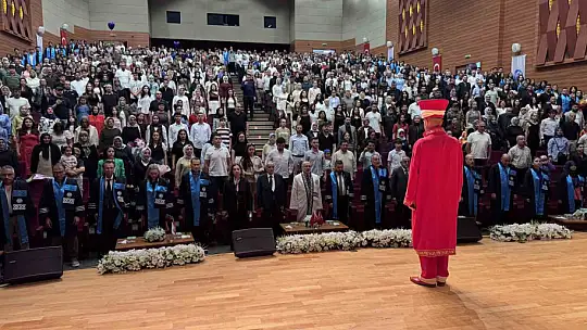 KAYÜ'de 'sadakat yeminli' mezuniyet