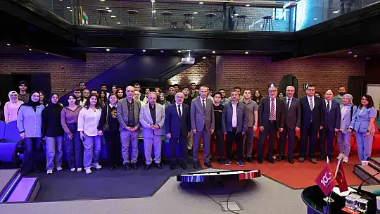 KAYÜ'de 'Yapay Zekâ ve ABC: Bilimde Yeni Krallık ve Kraliçesi' konferansı düzenlendi