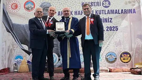 KAYÜ Rektörü Karamustafa'ya '2025 Yılı Ahilik Özel Ödülü' verildi