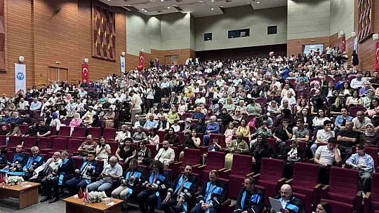 KAYÜ Uygulamalı Bilimler Fakültesi'nde mezuniyet sevinci