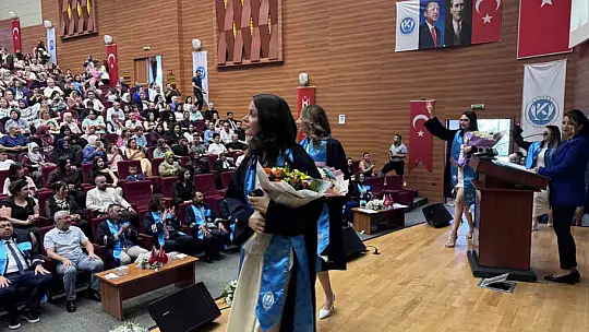 KAYÜ Uygulamalı Bilimler Fakültesi'nde mezuniyet sevinci