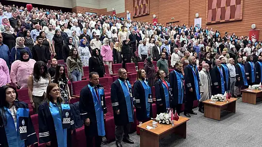 KAYÜ Uygulamalı Bilimler Fakültesi'nde mezuniyet sevinci
