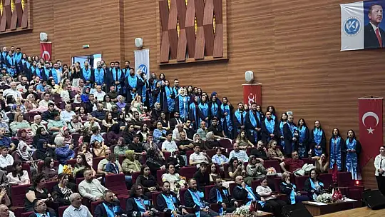 KAYÜ Uygulamalı Bilimler Fakültesi'nde mezuniyet sevinci