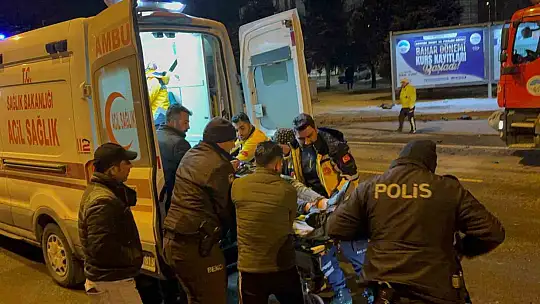 Kaza sonrası alev alan otomobilde can pazarı: 2'si ağır 3 yaralı