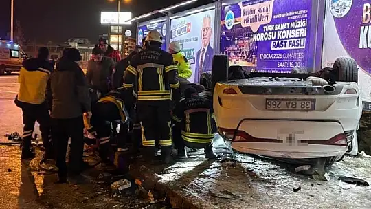 Kaza sonrası alev alan otomobilde can pazarı: 2'si ağır 3 yaralı