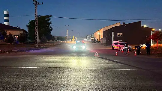 Kaza sonrası olay yerinden kaçmak isteyen şahıs, minibüsü vatandaşların ve polisin üzerine sürdü: 1 ölü, 1'i polis 2 yaralı