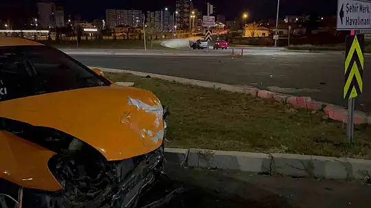 Kaza yapan alkollü sürücü, 'Gazeteci çekerse üflemem' diyerek, ekiplere zorluk çıkardı