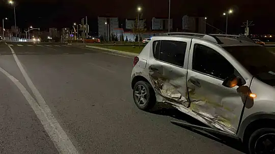 Kaza yapan alkollü sürücü, 'Gazeteci çekerse üflemem' diyerek, ekiplere zorluk çıkardı