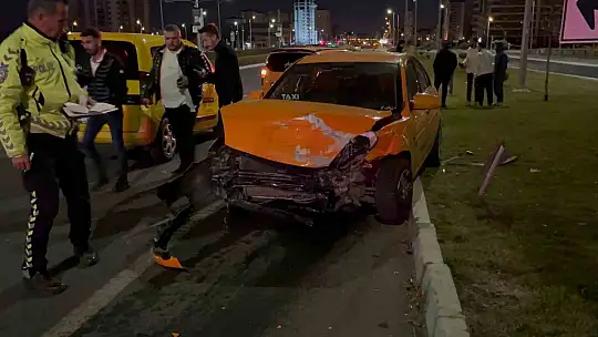 Kaza yapan alkollü sürücü, 'Gazeteci çekerse üflemem' diyerek, ekiplere zorluk çıkardı