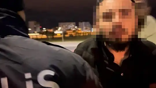 Kaza yapan alkollü sürücü, 'Gazeteci çekerse üflemem' diyerek, ekiplere zorluk çıkardı