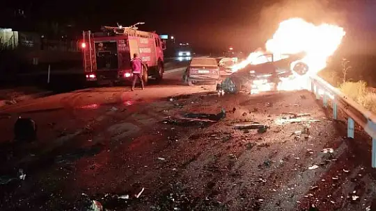 Kaza yapan otomobil alev aldı: 1 ölü, 5 yaralı