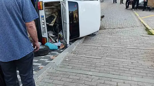 Kaza yapan otomobil yan yattı: 1 yaralı
