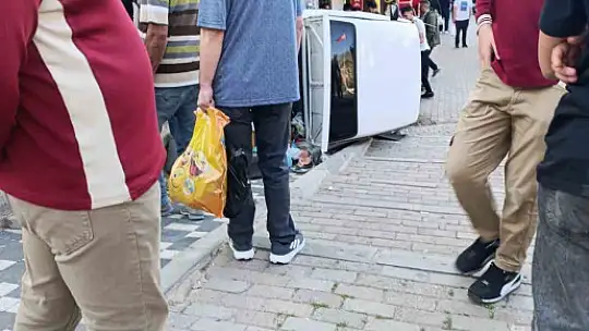 Kaza yapan otomobil yan yattı: 1 yaralı