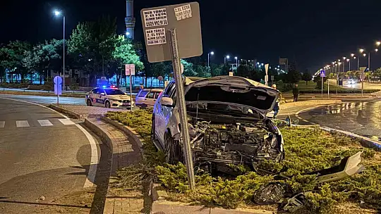 Kaza yapan sürücü yerine başkasını getirdi, kamera oyunu bozdu