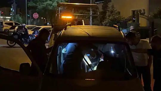 Kaza yaptığı aracıyla gitmek istedi, ekiplere zor anlar yaşattı