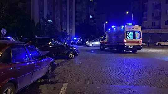 Kazada savrulan otomobil park halindeki otomobile çarptı: 2 yaralı