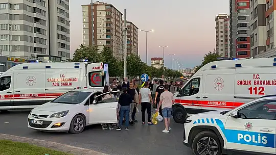 Kazada yaralanan motosiklet sürücüsüne ilk müdahale Çevik Kuvvet Şube Müdürü'nden