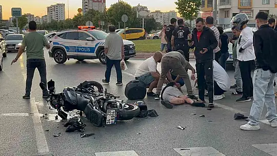 Kazada yaralanan motosiklet sürücüsüne ilk müdahale Çevik Kuvvet Şube Müdürü'nden