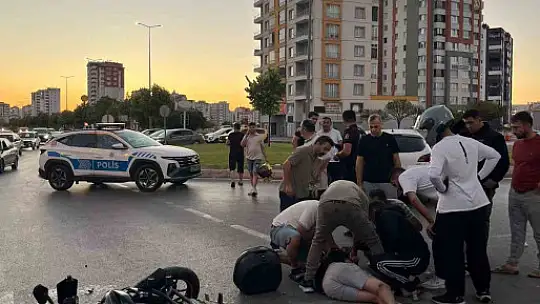 Kazada yaralanan motosiklet sürücüsüne ilk müdahale Çevik Kuvvet Şube Müdürü'nden