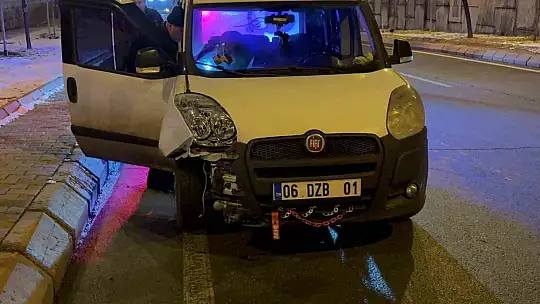 Kazalı araçla ilerledi, alkol testini reddetti