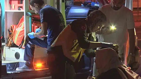 Kazaya sebebiyet verdi, kazazedelere 'Nasılsınız?' dedikten sonra kaçtı: 3 yaralı