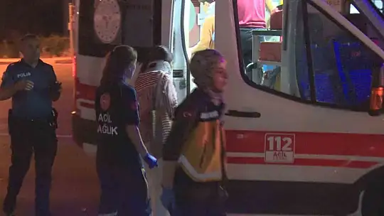 Kazaya sebebiyet verdi, kazazedelere 'Nasılsınız?' dedikten sonra kaçtı: 3 yaralı