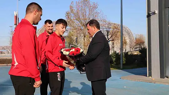 Kenan Eren Kahraman'dan Ali İhsan Kabakcı'ya ziyaret