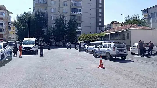 Kıraathane çalışanı husumetlisini tüfekle vurdu