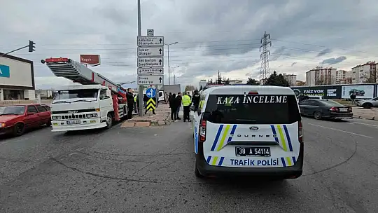 Kırmızı ışıkta duramayan kamyonet ortalığı savaş alanına çevirdi: 1'i ağır 3 yaralı