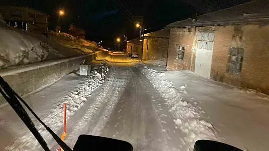 Kırsalda kapalı yol kalmadı: Büyükşehir 266 mahalle yolunu ulaşıma açtı
