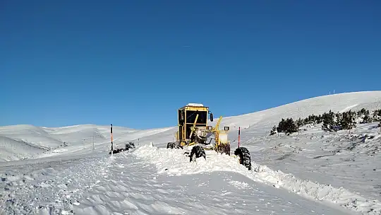 Kırsalda kapalı yol kalmadı: Büyükşehir 266 mahalle yolunu ulaşıma açtı