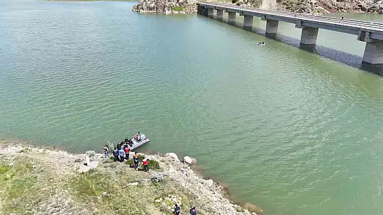 Kızılırmak'a düşen genci arama çalışması devam ediyor