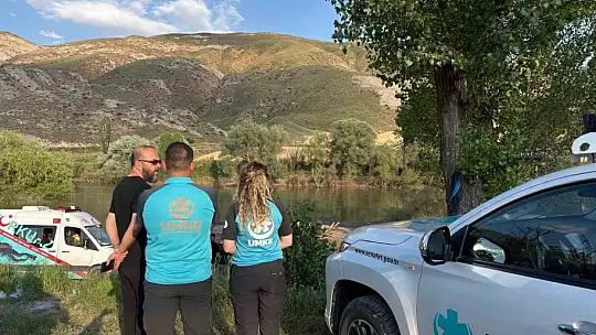 Kızılırmak Nehri'nde çırpınan çocuğunu kurtarmak için suya giren baba kayboldu
