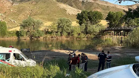 Kızılırmak Nehri'nde çırpınan çocuğunu kurtarmak için suya giren baba kayboldu