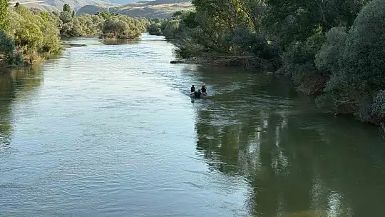 Kızılırmak Nehri'nde çırpınan çocuğunu kurtarmak için suya giren baba kayboldu